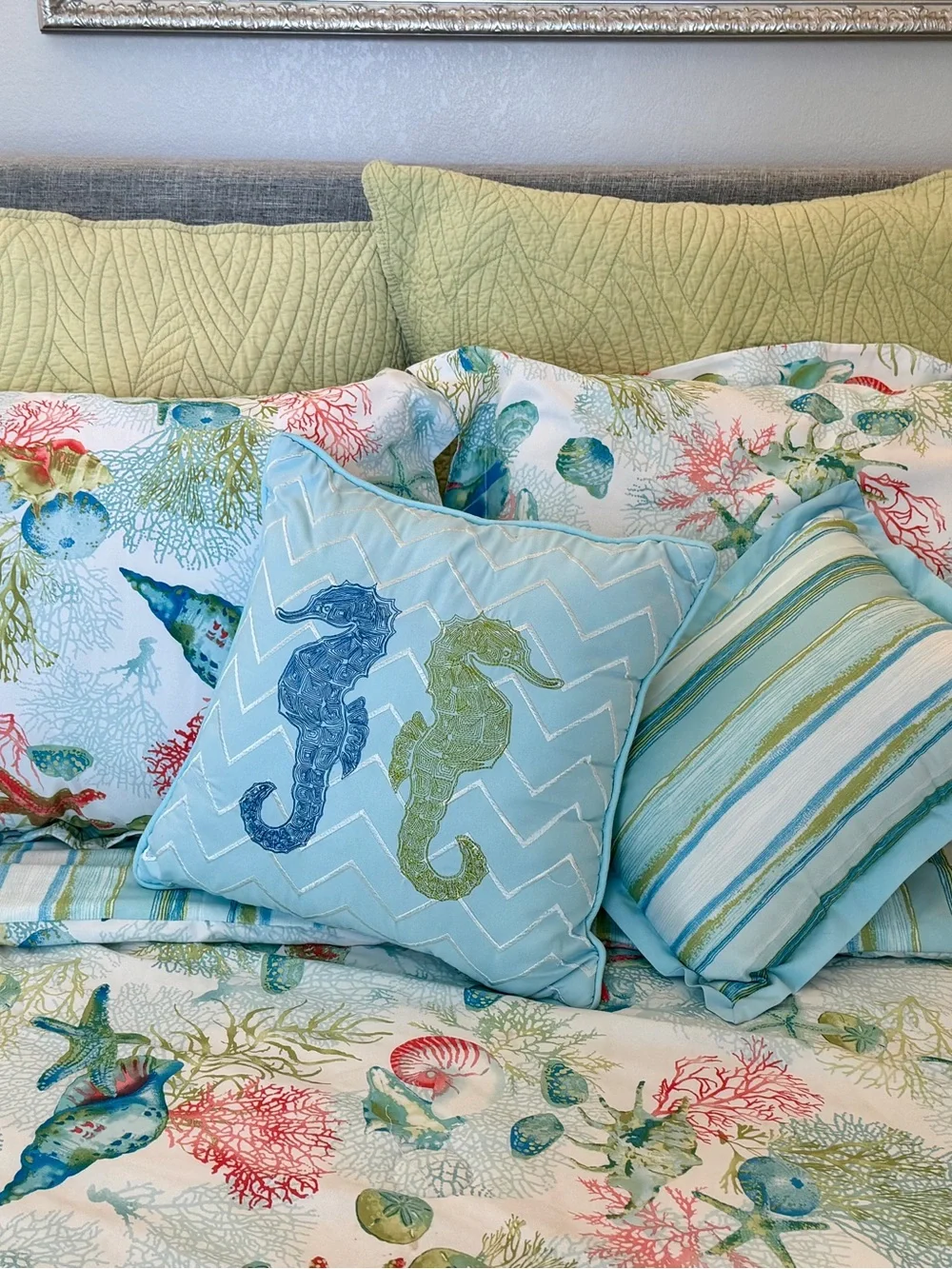 Coastal Queen Comforter Set w/shams & throw pillows